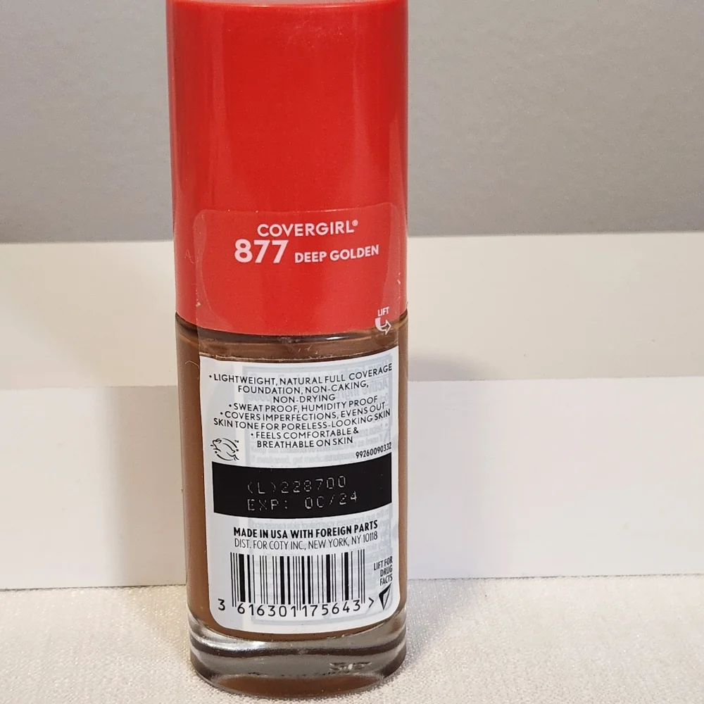 COVERGIRL Outlast Extreme Wear Foundation 24 HR SPF‎ 18 Deep Golden 877